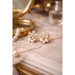 Crystal Flower Pearl Stud Earrings Gold Tone Bridal Coquette NWT